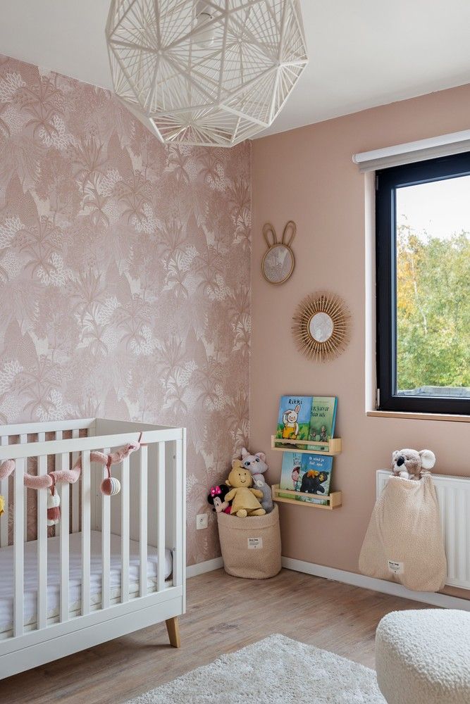 Instapklare, volledig gerenoveerde woning met hoge plafonds en zonnige tuin (±100m²) in hartje Hemiksem foto 14