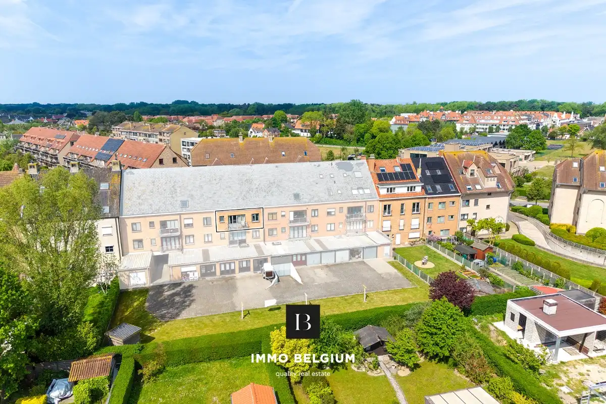 Goed onderhouden appartement met ondergrondse parking nabij het centrum foto {{pictureIndex}}