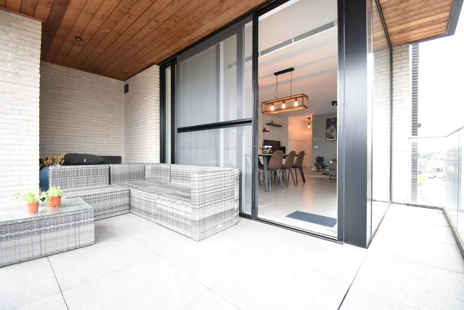 Knap en zeer degelijk afgewerkt twee-slaapkamer appartement met terras in hartje Hoeselt foto 11