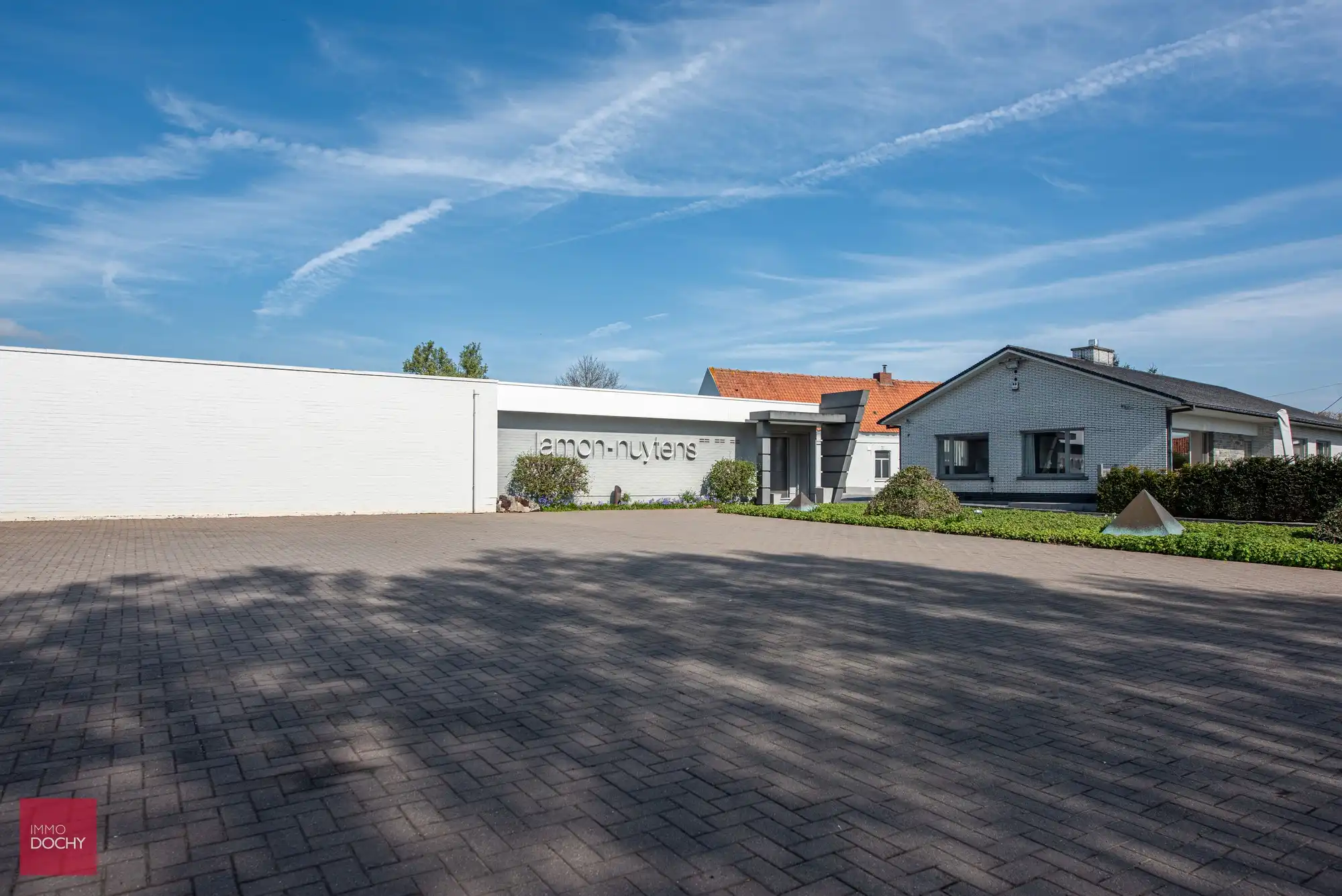 Landelijk gelegen gelijkvloerse VILLA met MAGAZIJN (verkoopsruimte) foto 4