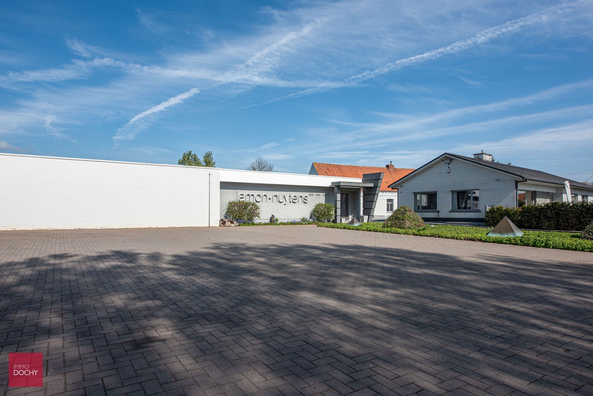 Landelijk gelegen gelijkvloerse VILLA met MAGAZIJN (verkoopsruimte) foto 4