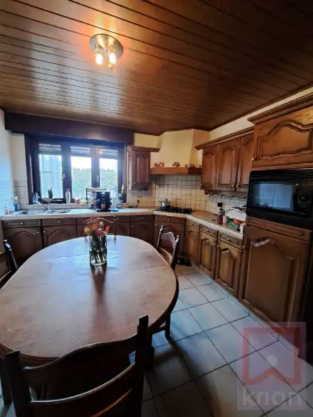 Grote ruime woning met 4 slaapkamers, tuin, garage en carport foto 9