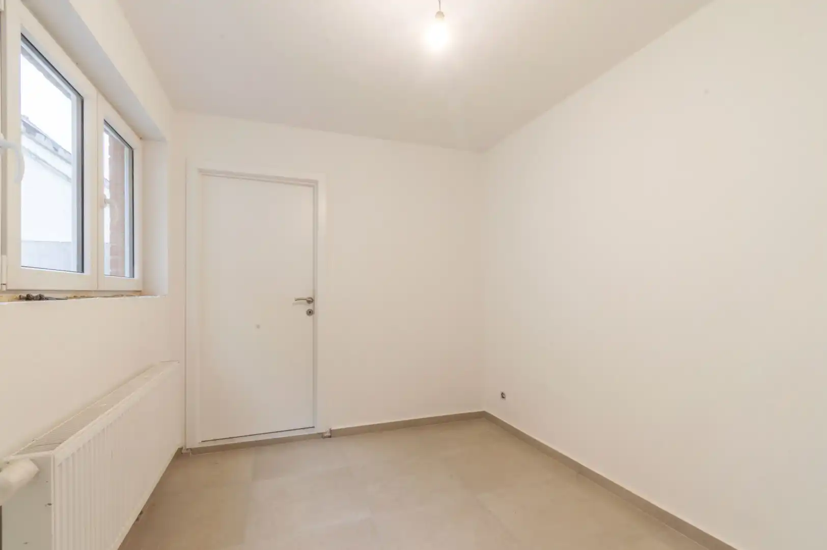 ZEER RUIME, VOLLEDIG GERENOVEERDE WONING ! foto 16