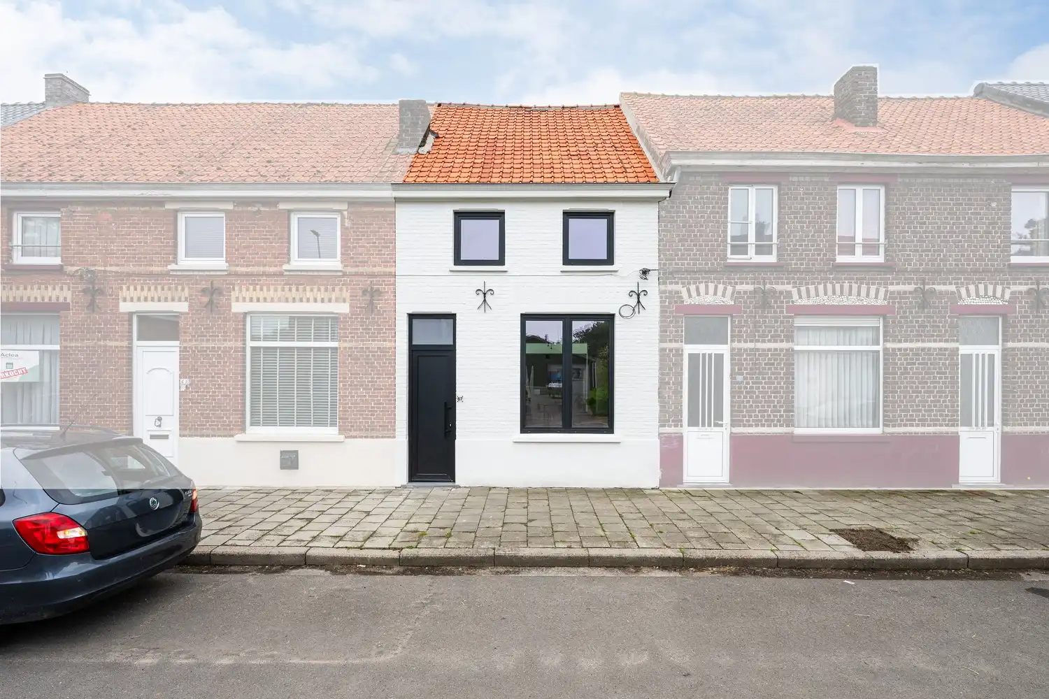 Stijlvol gerenoveerde woning met tuin en parkeerplaats foto {{pictureIndex}}