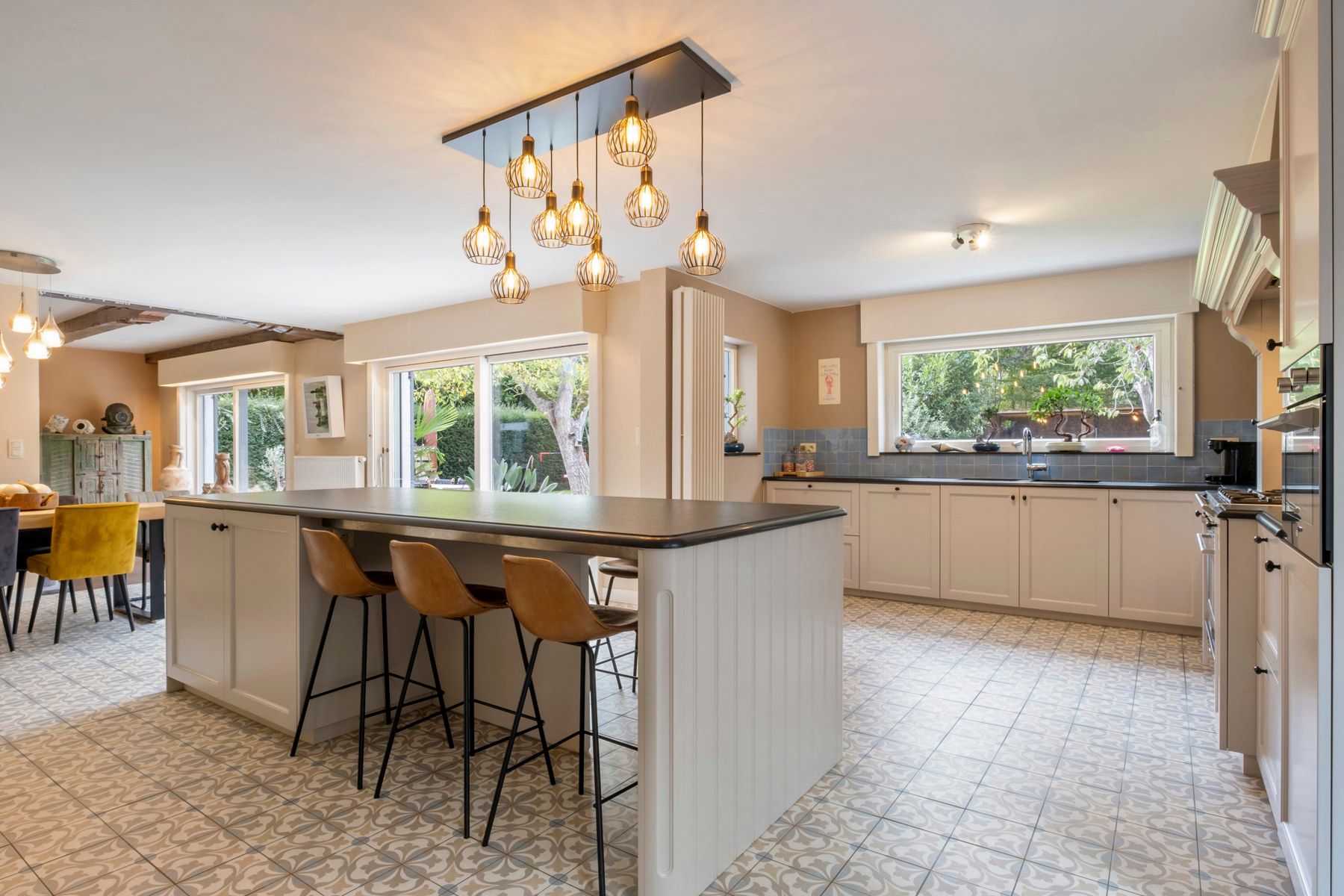 Prachtige villa met ruime tuin op unieke locatie in Gistel! foto 4