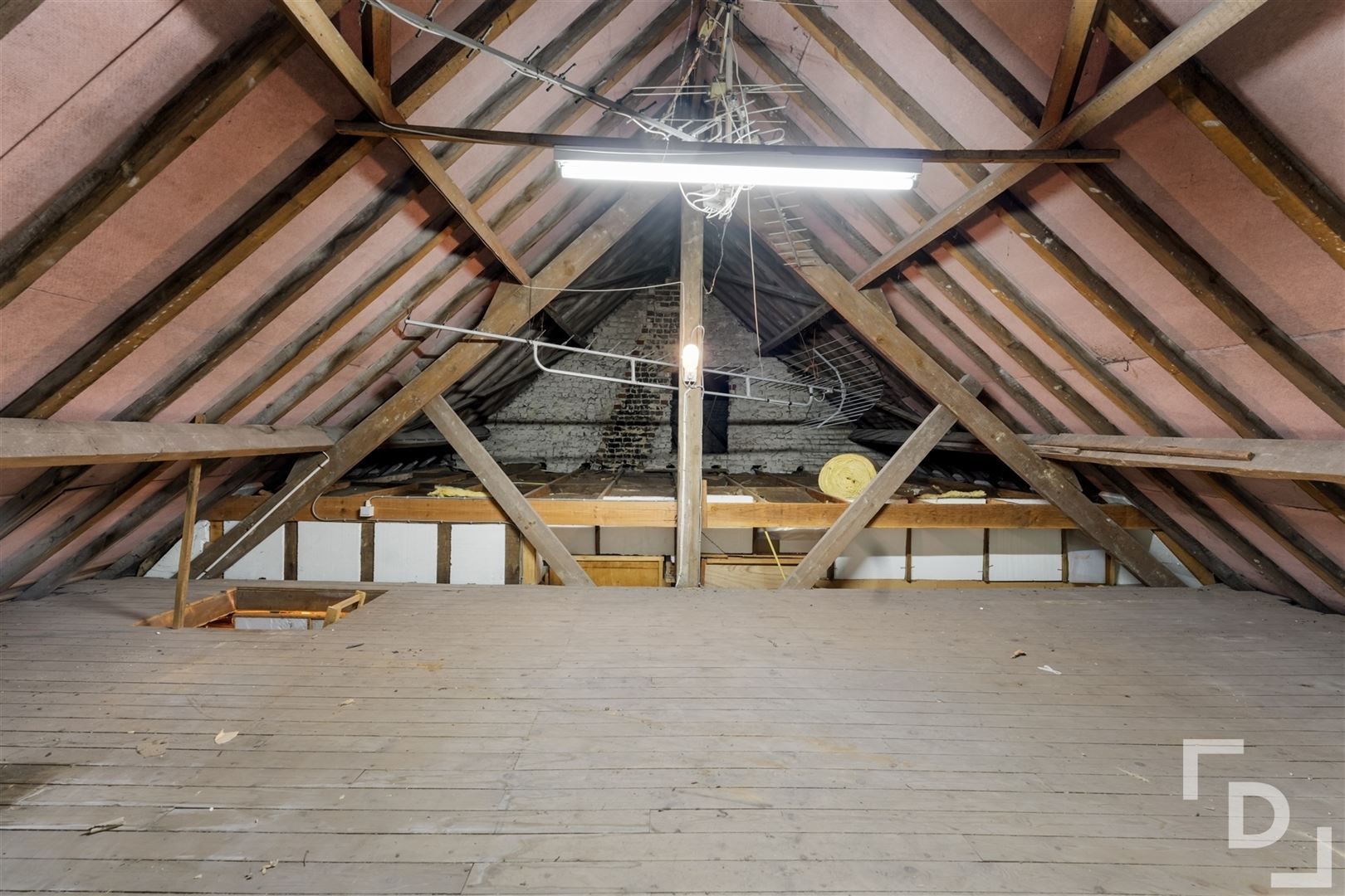 Ruime te renoveren woning te koop in Geluveld. foto 30