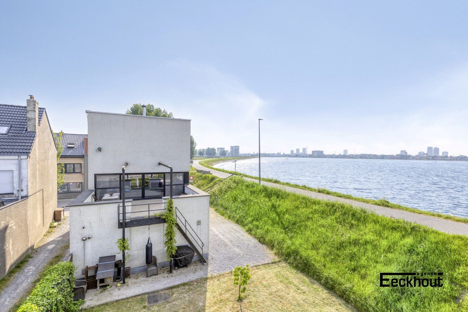 Moderne, architecturale villa met prachtige terrassen en uitmuntend zicht op de Spuikom! foto 25