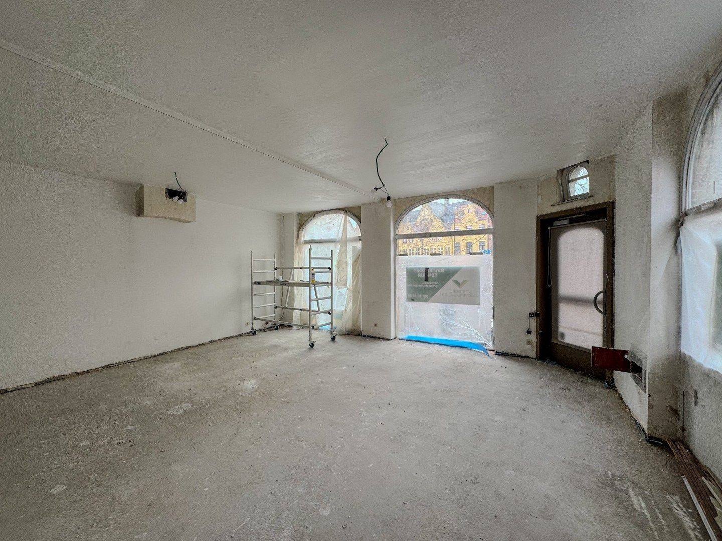 Handelsruimte (100m²) op commerciële toplocatie. foto 3