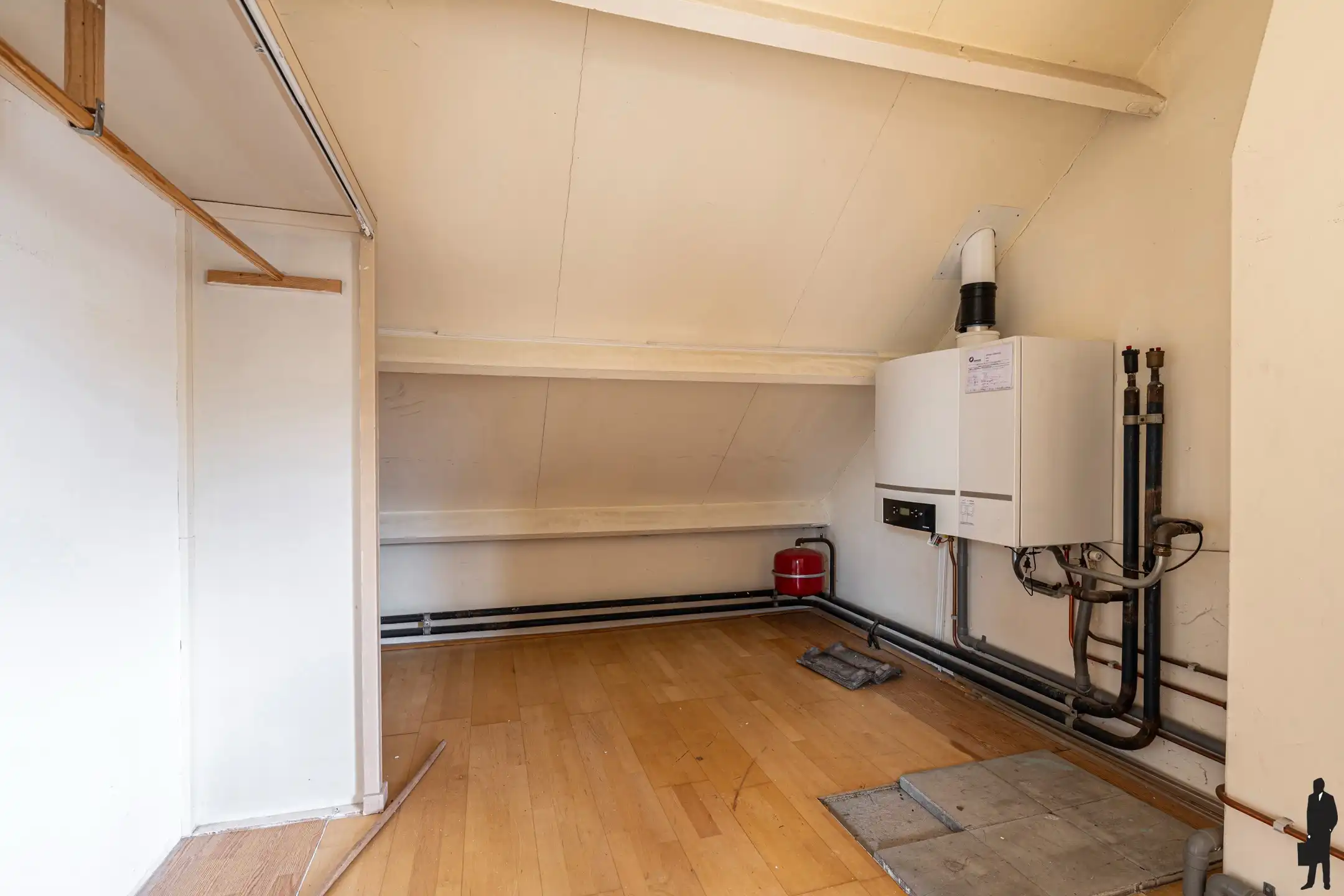 Eengezinswoning in kindvriendelijke omgeving met 4 slaapkamers en ruime garage op een perceel van ca. 318 m²! foto 31