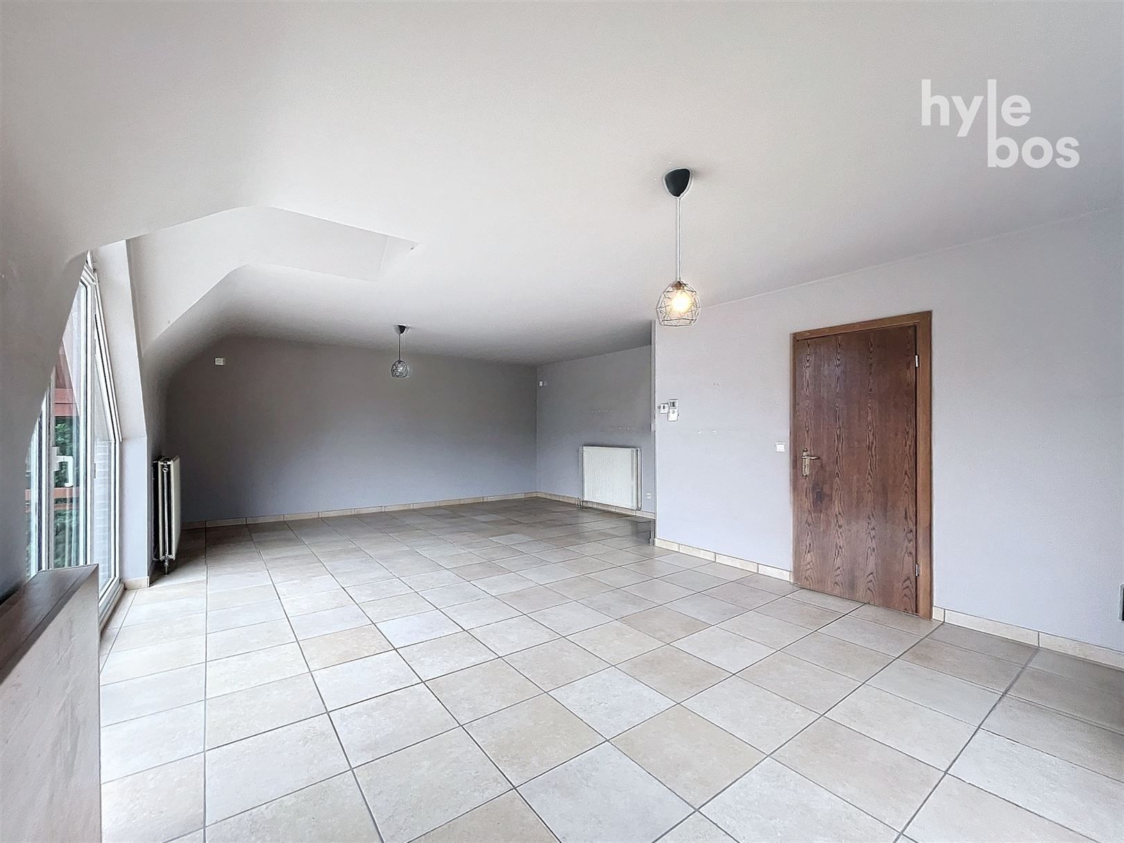Ruim, instapklaar duplex appartement met garage foto 2