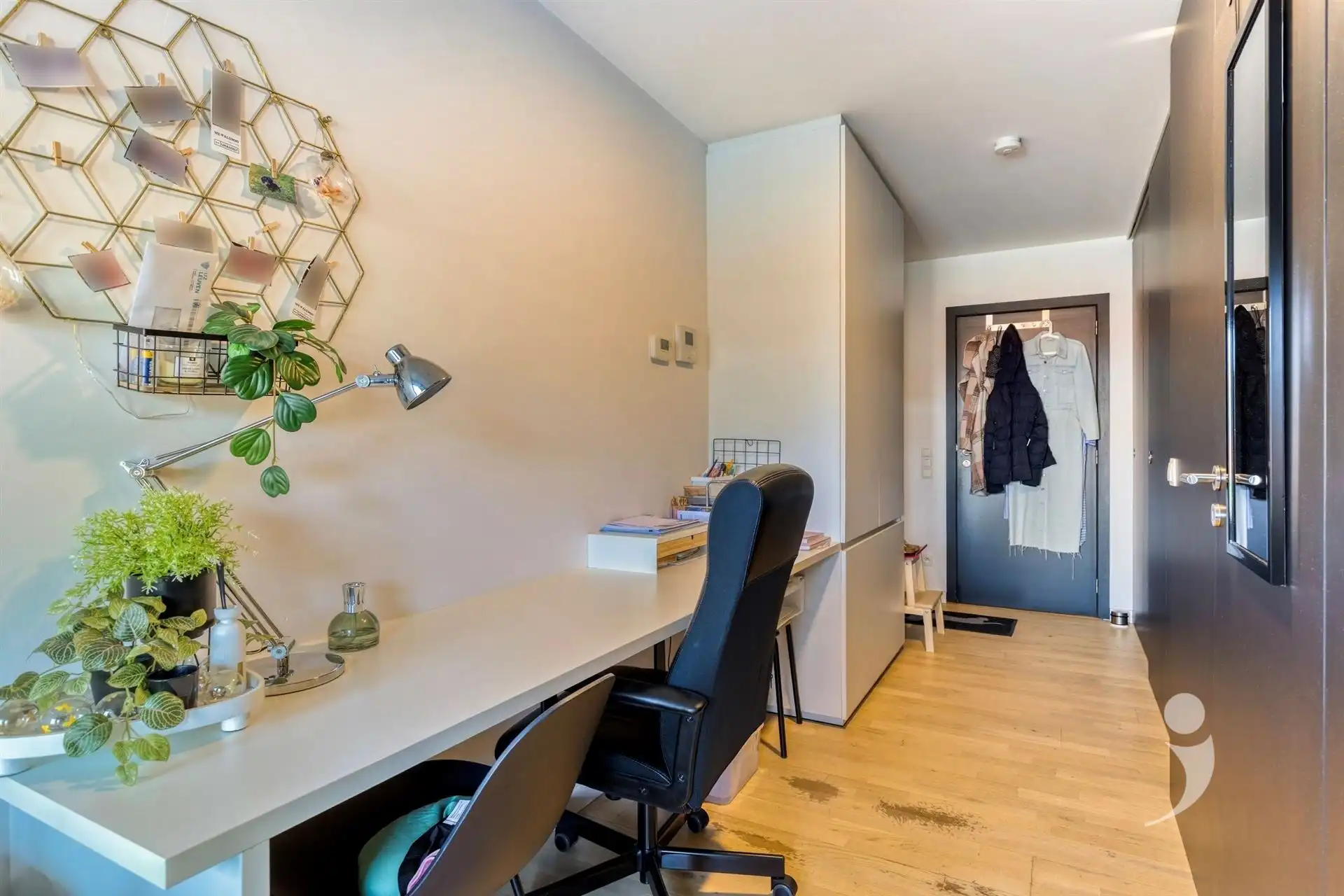 Instapklaar 1-slaapkamerappartement foto {{pictureIndex}}