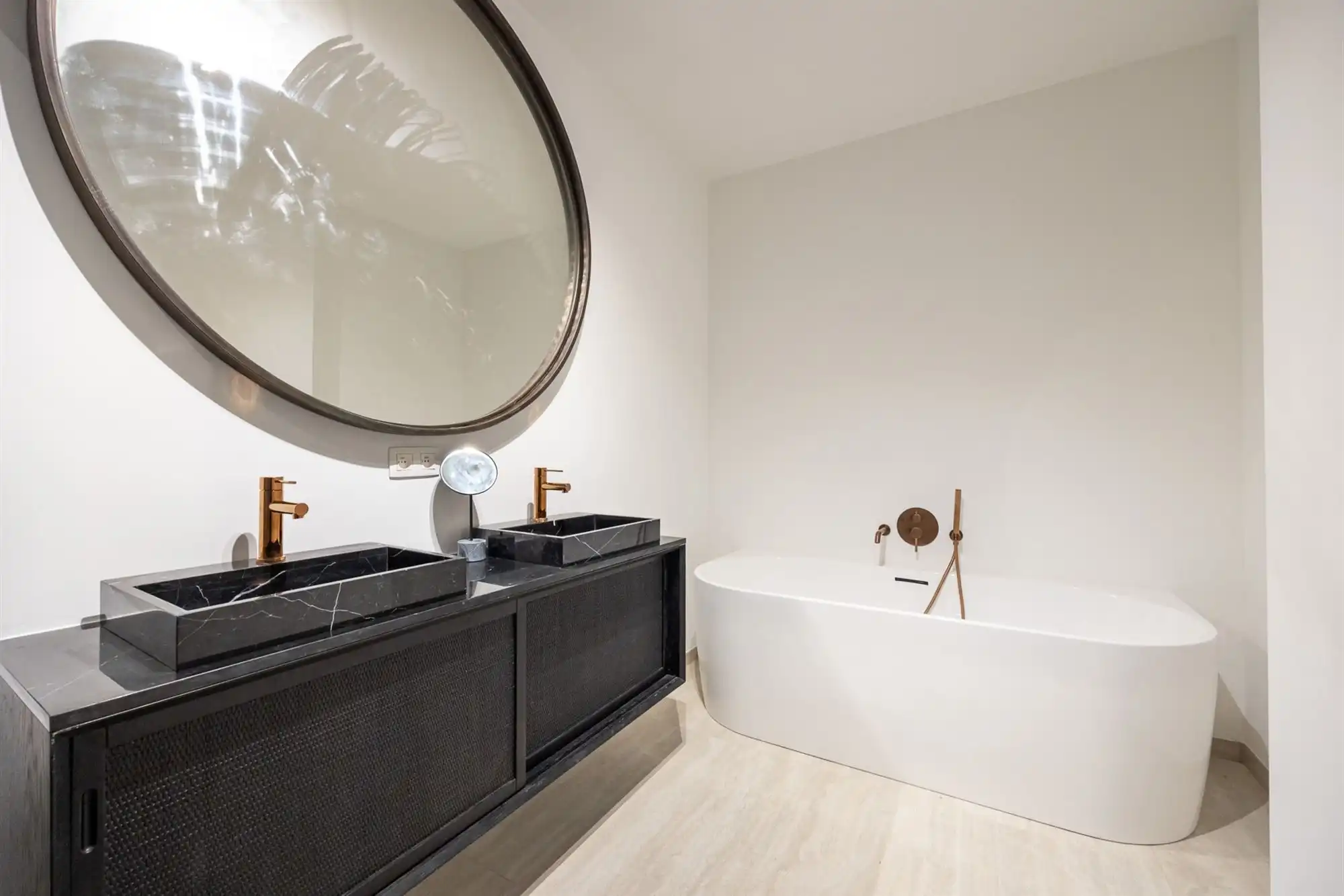 Nieuwbouwwoning met vier slaapkamers en tuin foto 17