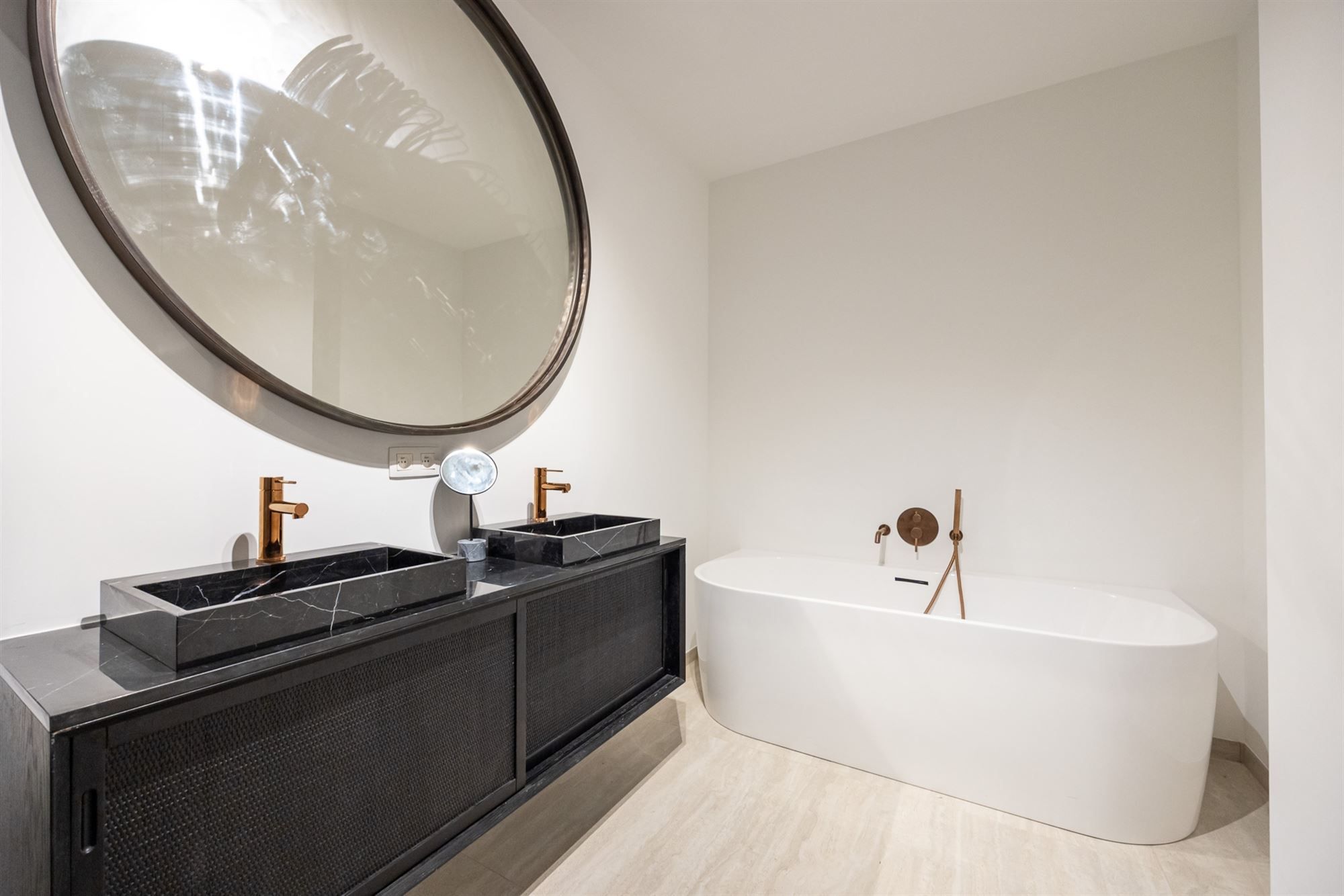 Nieuwbouwwoning met vier slaapkamers en tuin foto 17