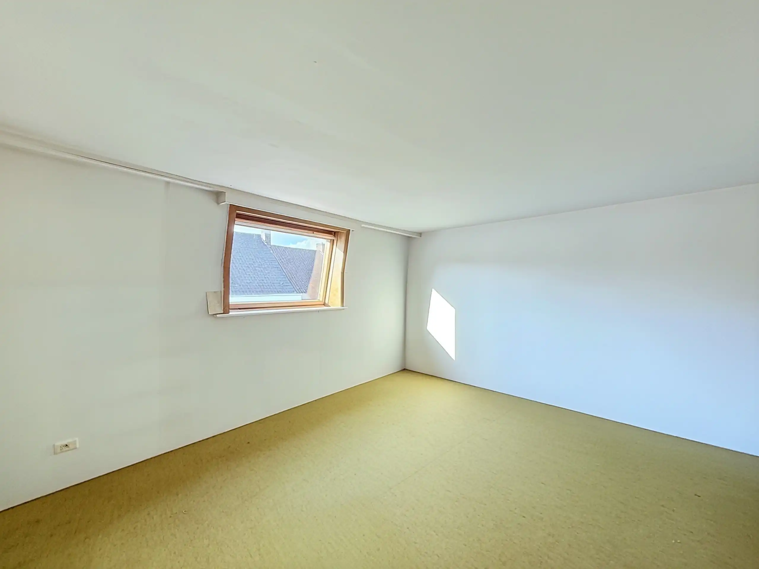 Te koop: Ruime woning met mogelijkheid tot 4 slaapkamers en tuin in Marke! foto 17