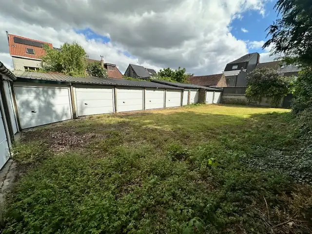 Afgesloten garagebox te huur– Albrecht Rodenbachstraat, Sint-Amandsberg foto 2