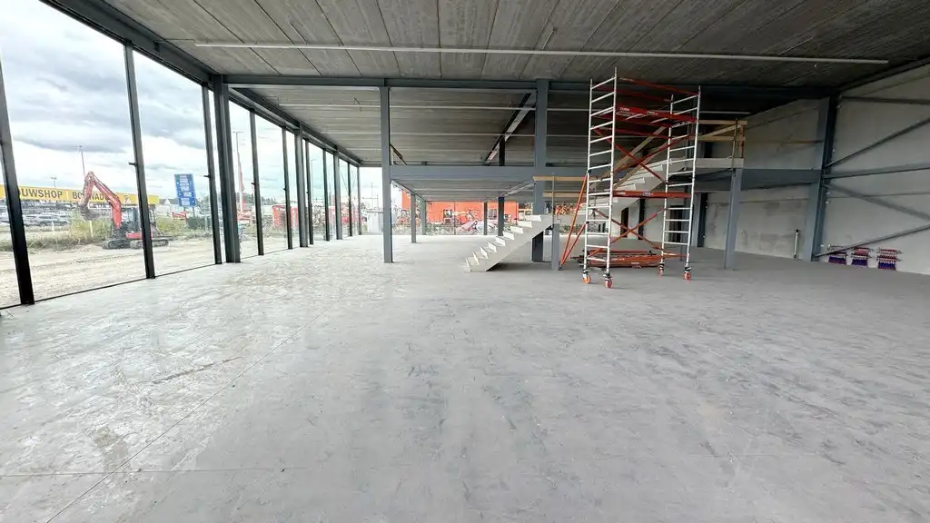 Nieuwbouw showroom met magazijn te huur aan A12 in Aartselaar foto 4