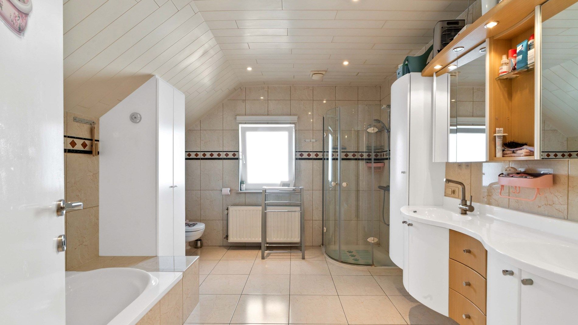 LUBBEEK woning met mooie tuin foto 12