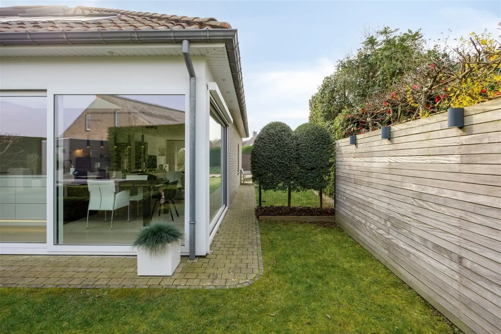 Rustig gelegen open bebouwing met moderne afwerking foto 11