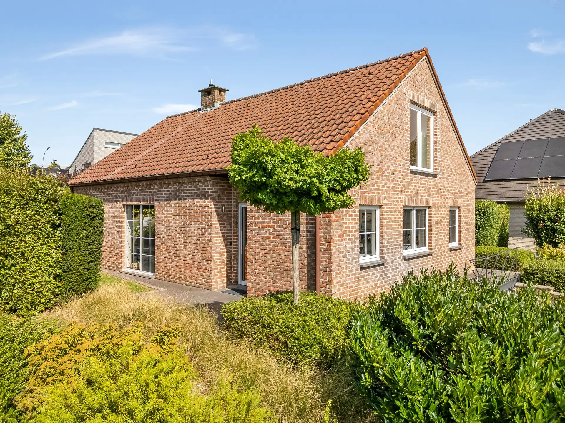 Stijlvol gerenoveerde vrijstaande woning met EPC B foto 2
