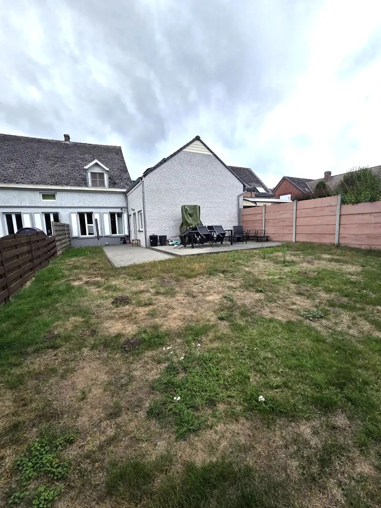 Woning met ruime garage. foto 18