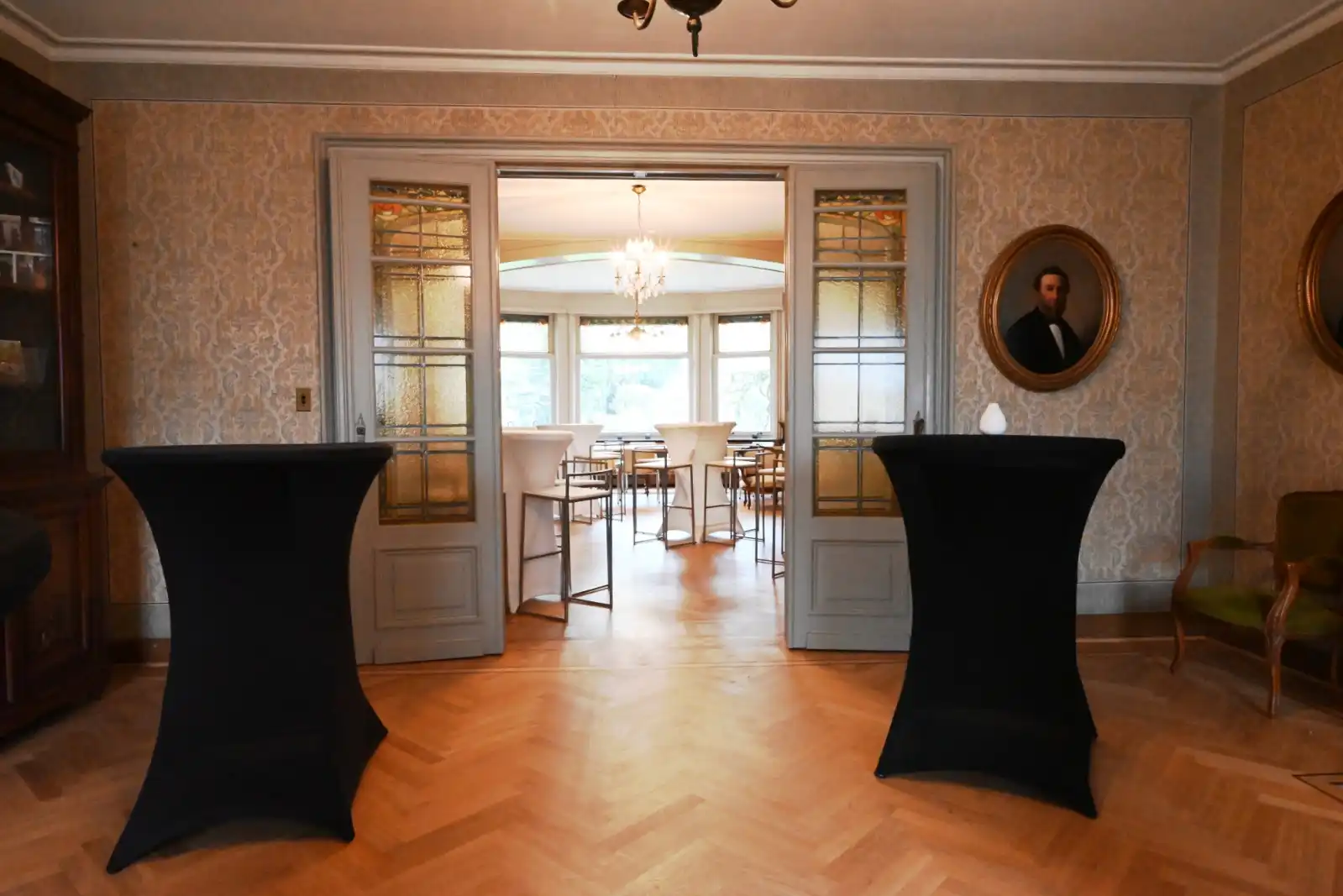 Herenhuis op de markt van Ardooie foto 5