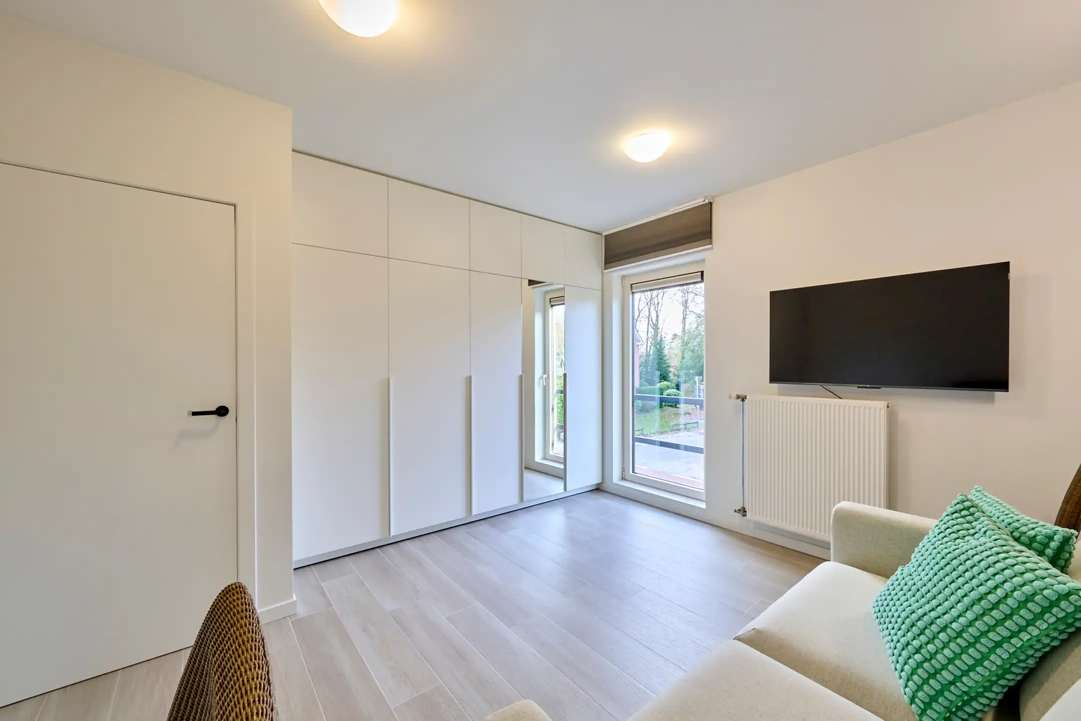 VOLLEDIG VERNIEUWD RUIM EN HOOGWAARDIG AFGEWERKT APPARTEMENT foto 10