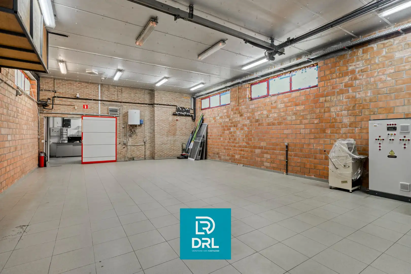 COMMERCIEEL PAND met LOODS te KORTEMARK foto 25