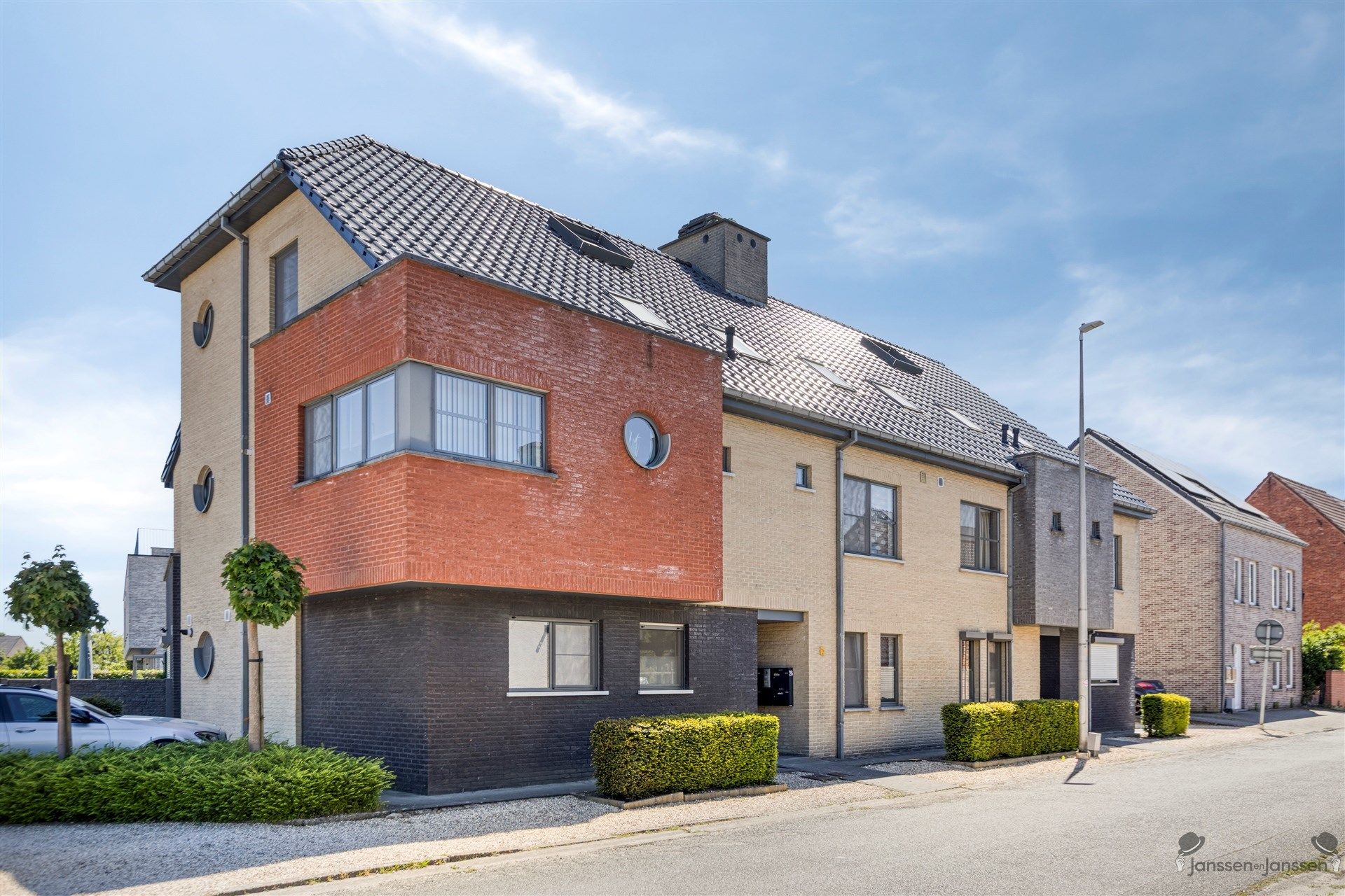 Gelijkvloers appartement foto {{pictureIndex}}