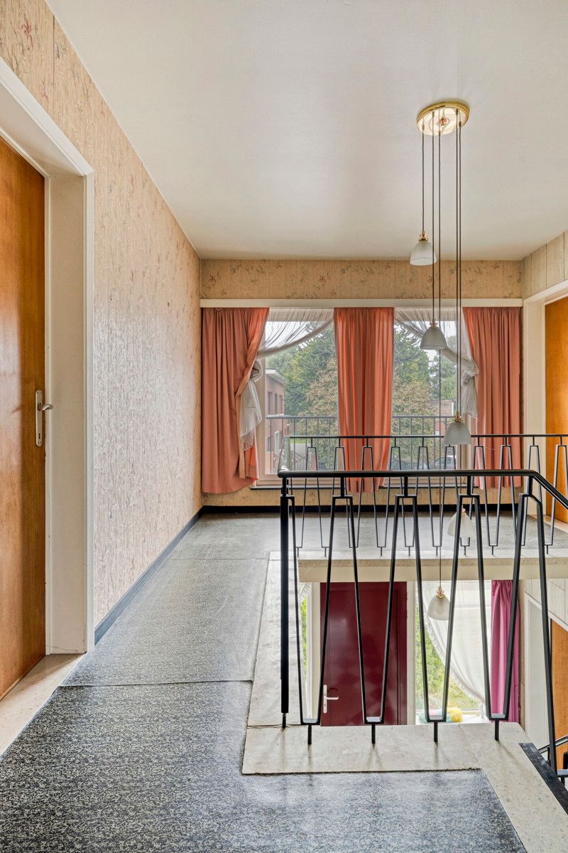 Ruime open bebouwing (250m²) op perceel van 807m². foto 9