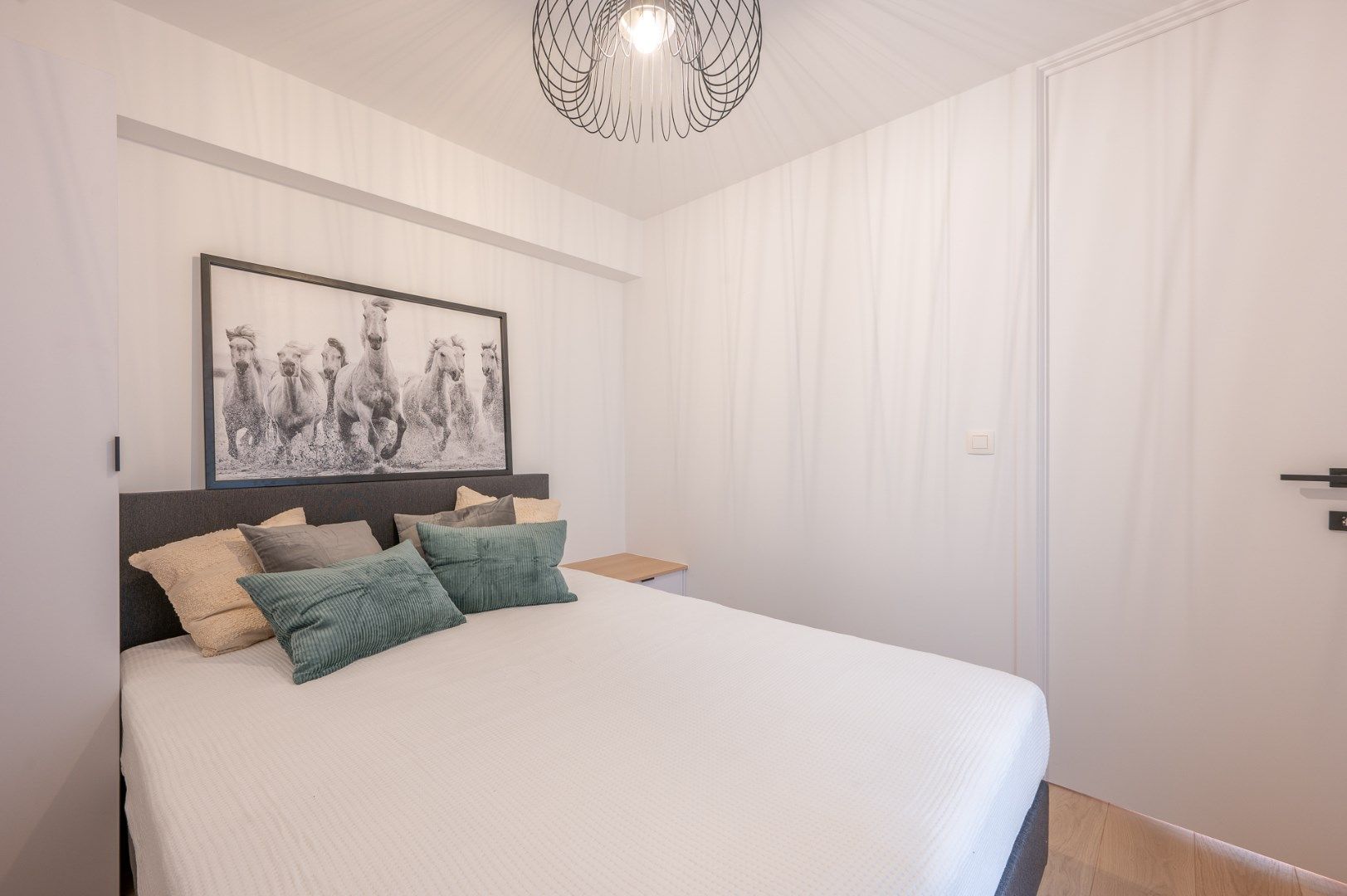 Prachtig afgewerkt appartement met twee slaapkamers en zijdelings zeezicht in Duinbergen.   foto 14