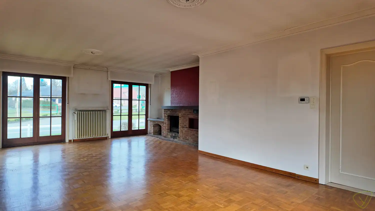 Ruime gezinswoning met grote tuin te huur in Zomergem! foto 3