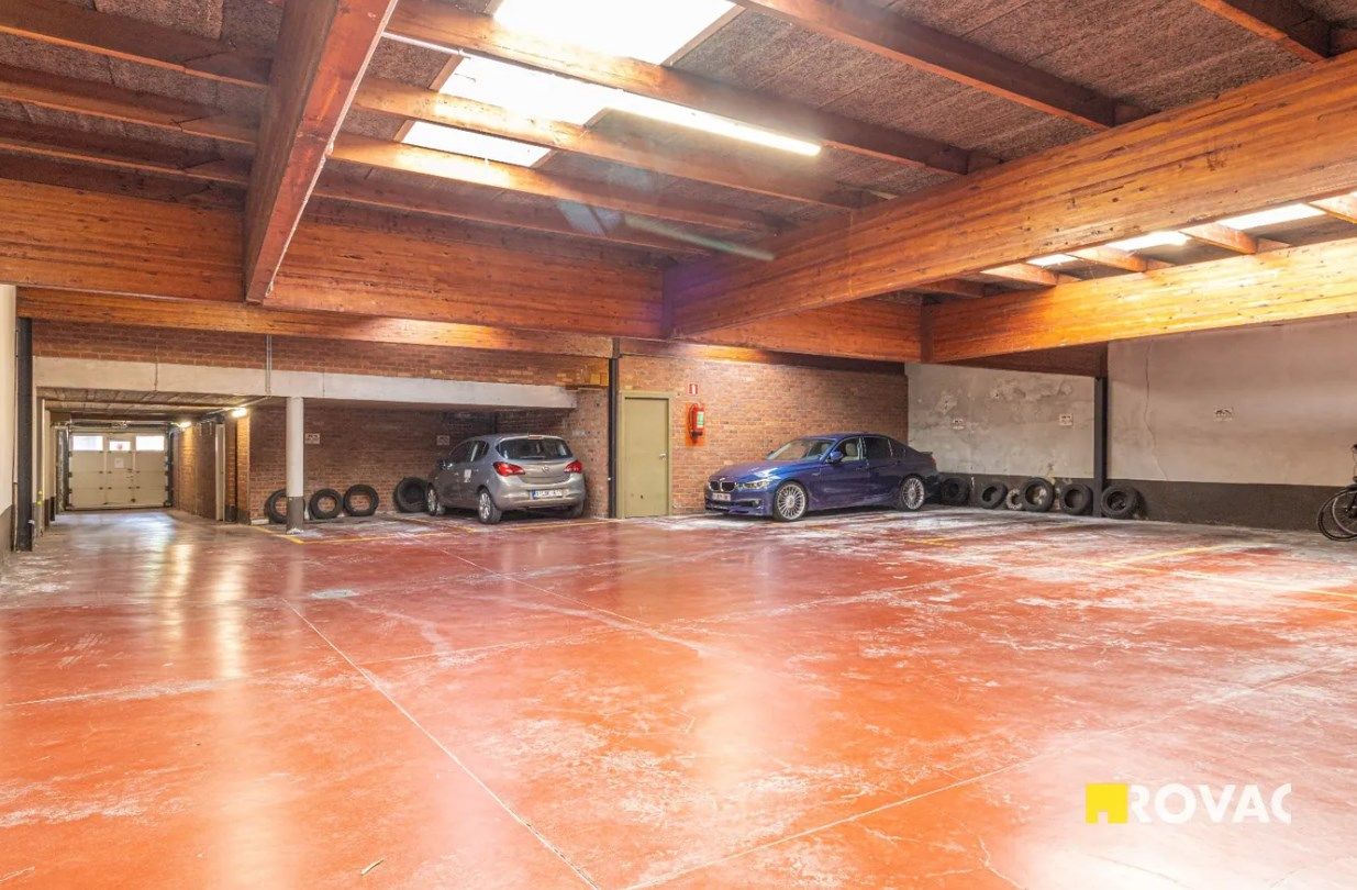 Op te frissen appartement met staanplaats en berging foto 11