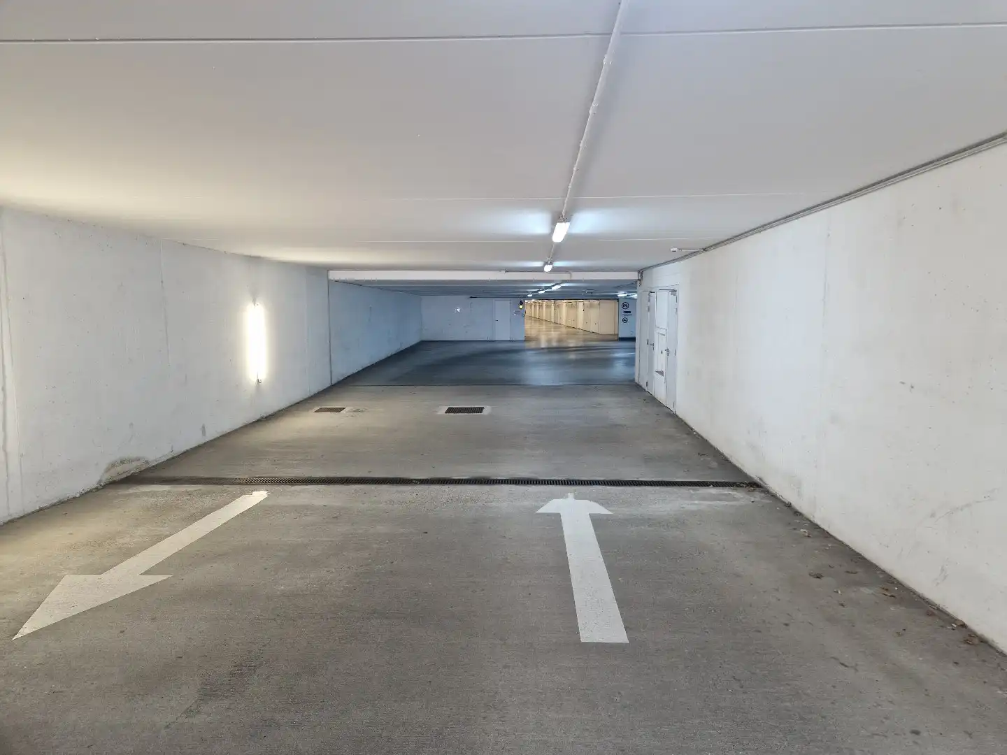 Ruime garage te huur te Nieuwpoort-bad foto 2