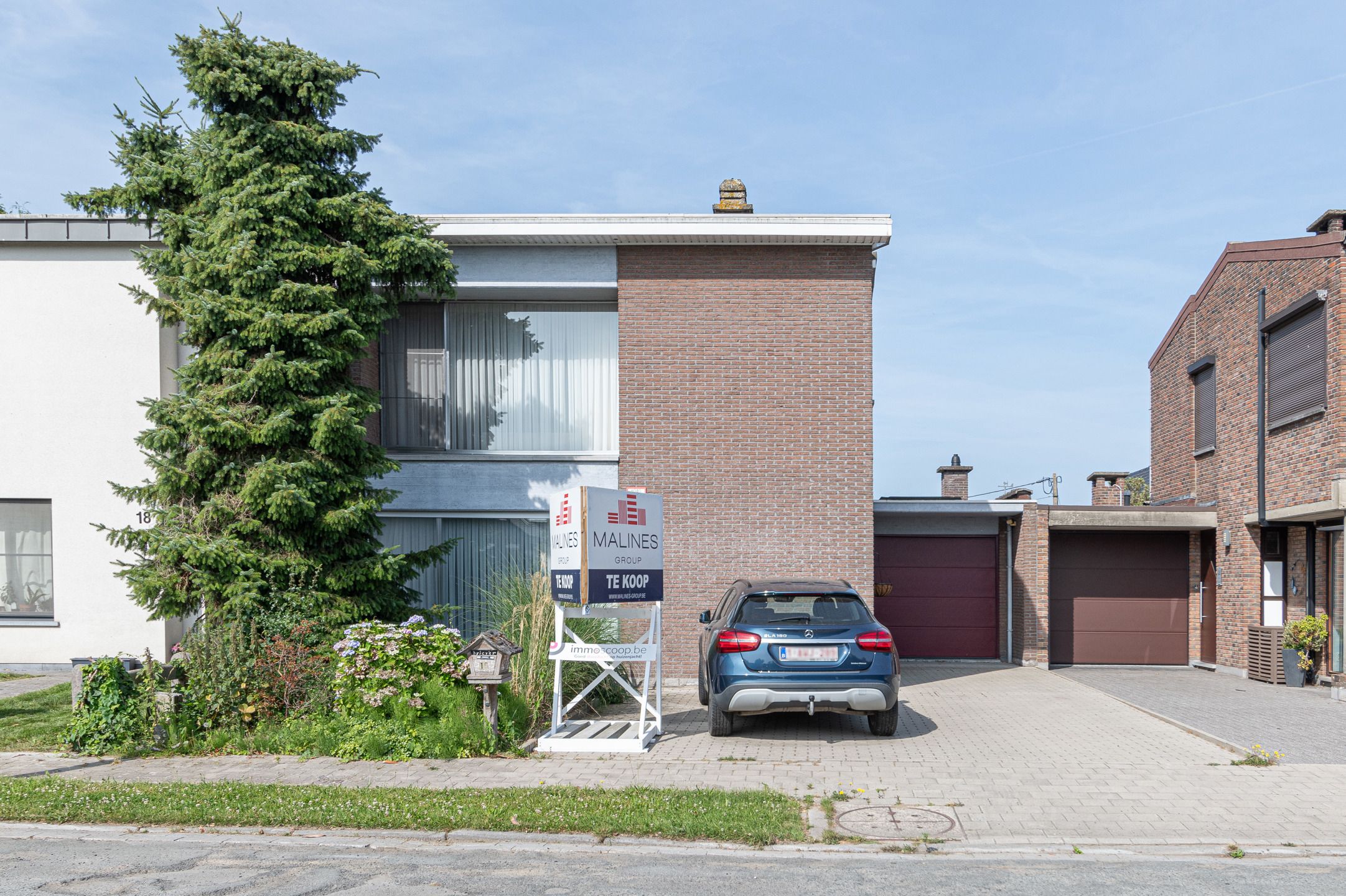 Op te frissen gezinswoning in rustige woonwijk foto 2