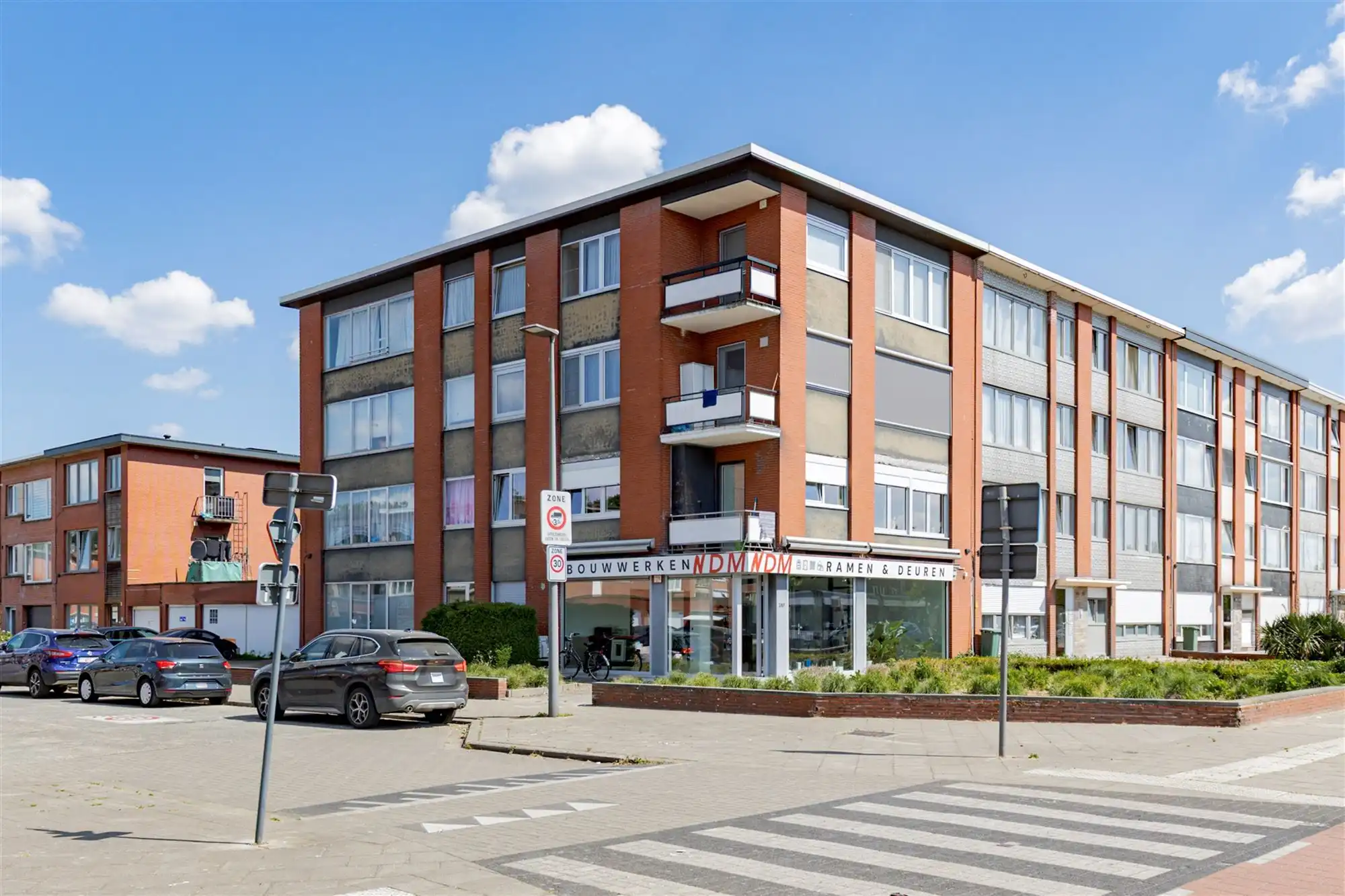 Instapklaar appartement met 2 slaapkamers in een rustige woonwijk te Deurne foto {{pictureIndex}}