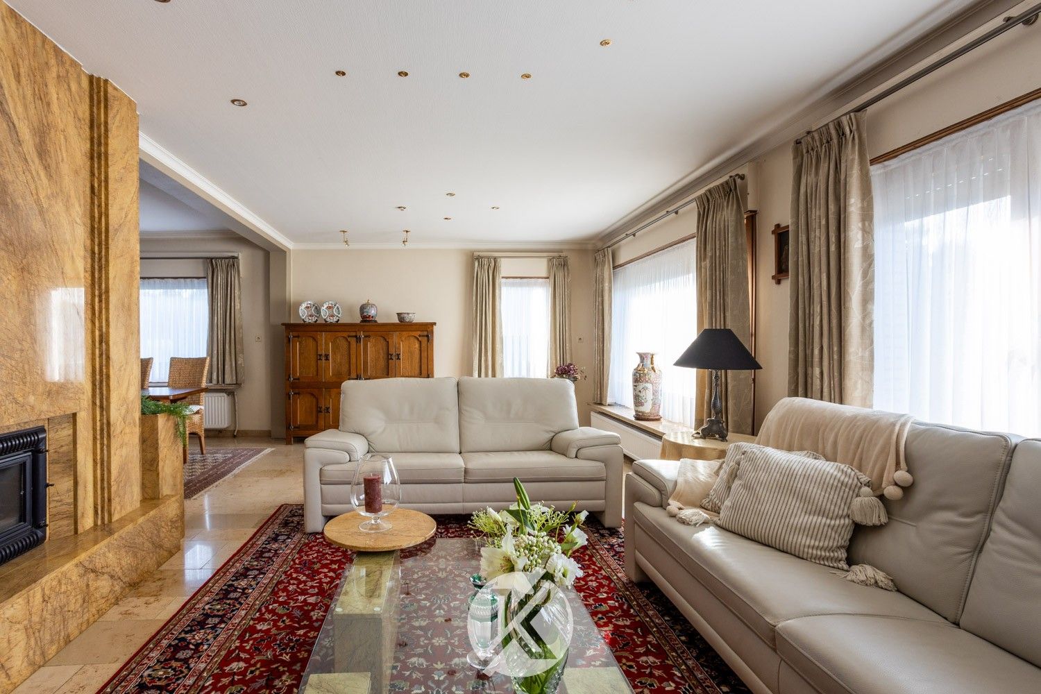 Robuuste, tijdloze villa met veel potentieel foto 5