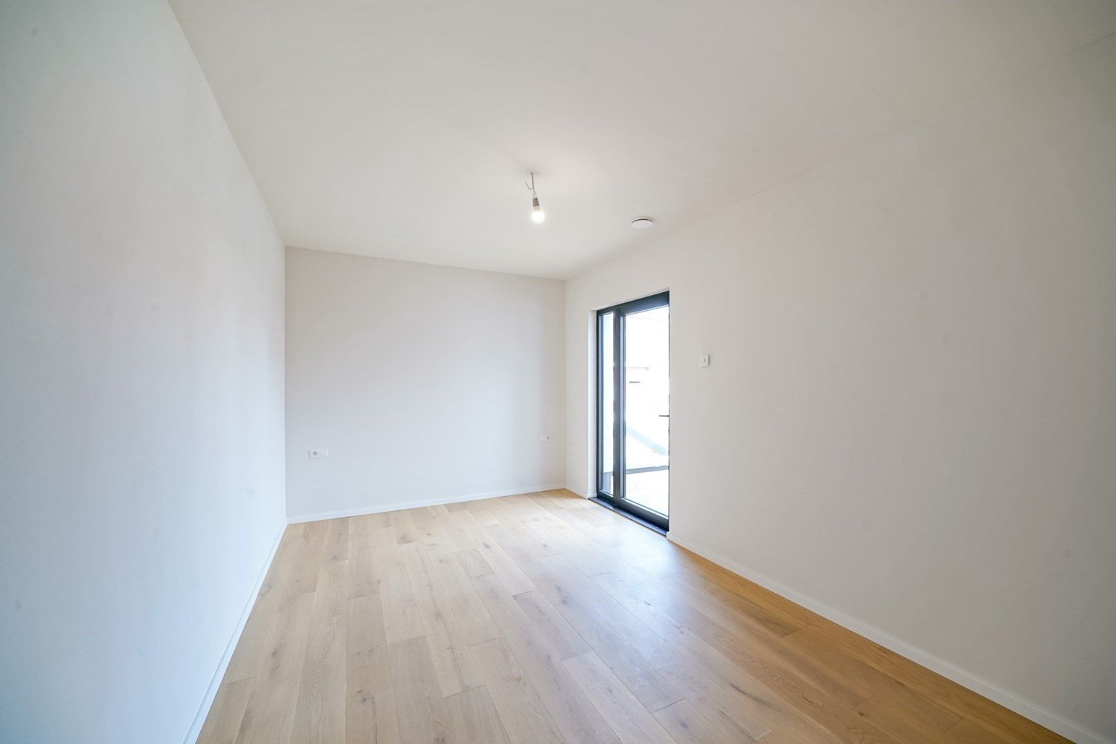 Nieuw 1-slaapkamerappartement met parking! foto 7