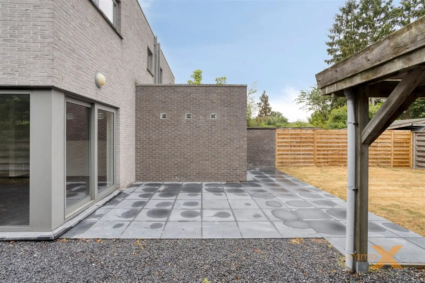 RECENTE INSTAPKLARE LICHTRIJKE RUIME WONING foto 27