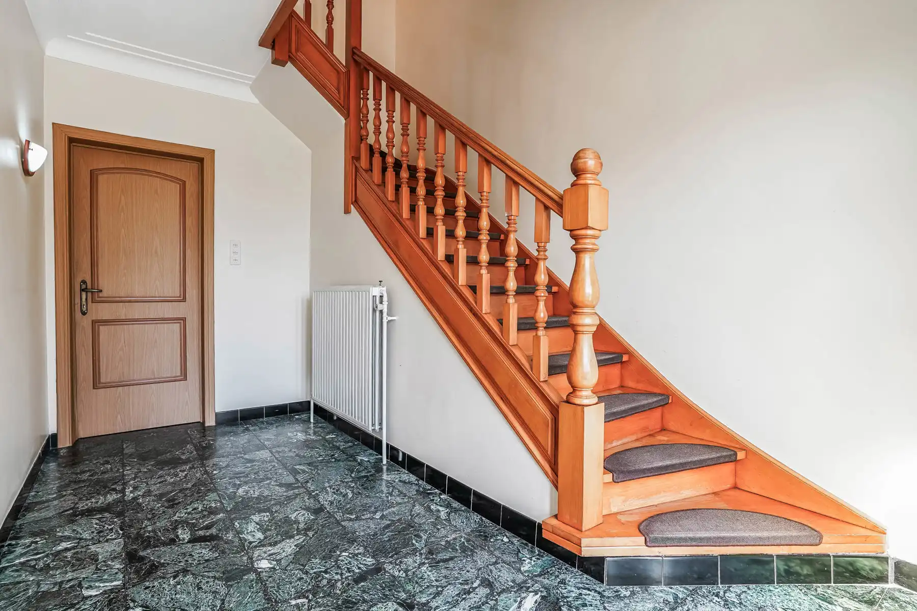 Gunstig gelegen en ruime te renoveren woning in Londerzeel foto 5