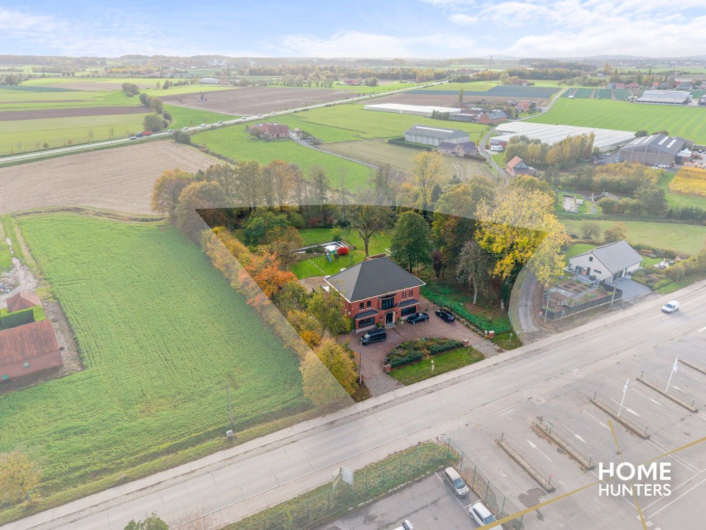 Riante villa in Zonnebeke op 8.374 m² met praktijkruimte, zwembad en volledige kelder foto 8