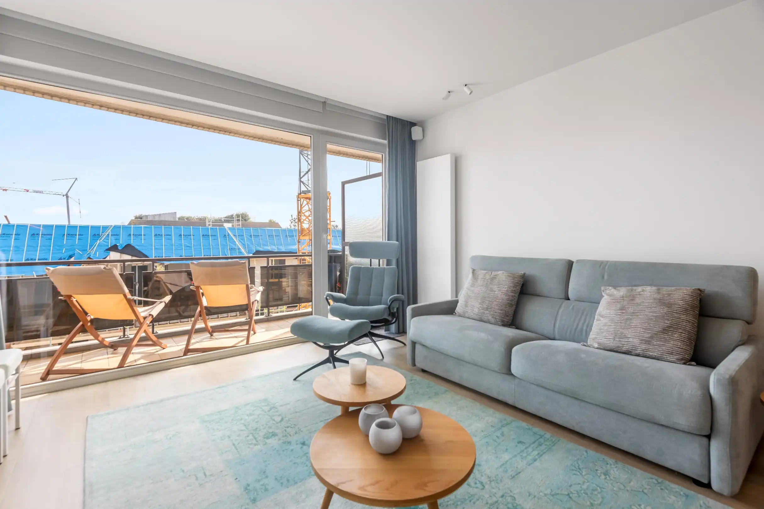 Gerenoveerd en slim doordacht ingericht appartement met slaaphoek gelegen op de Jozef Nellenslaan. foto 2