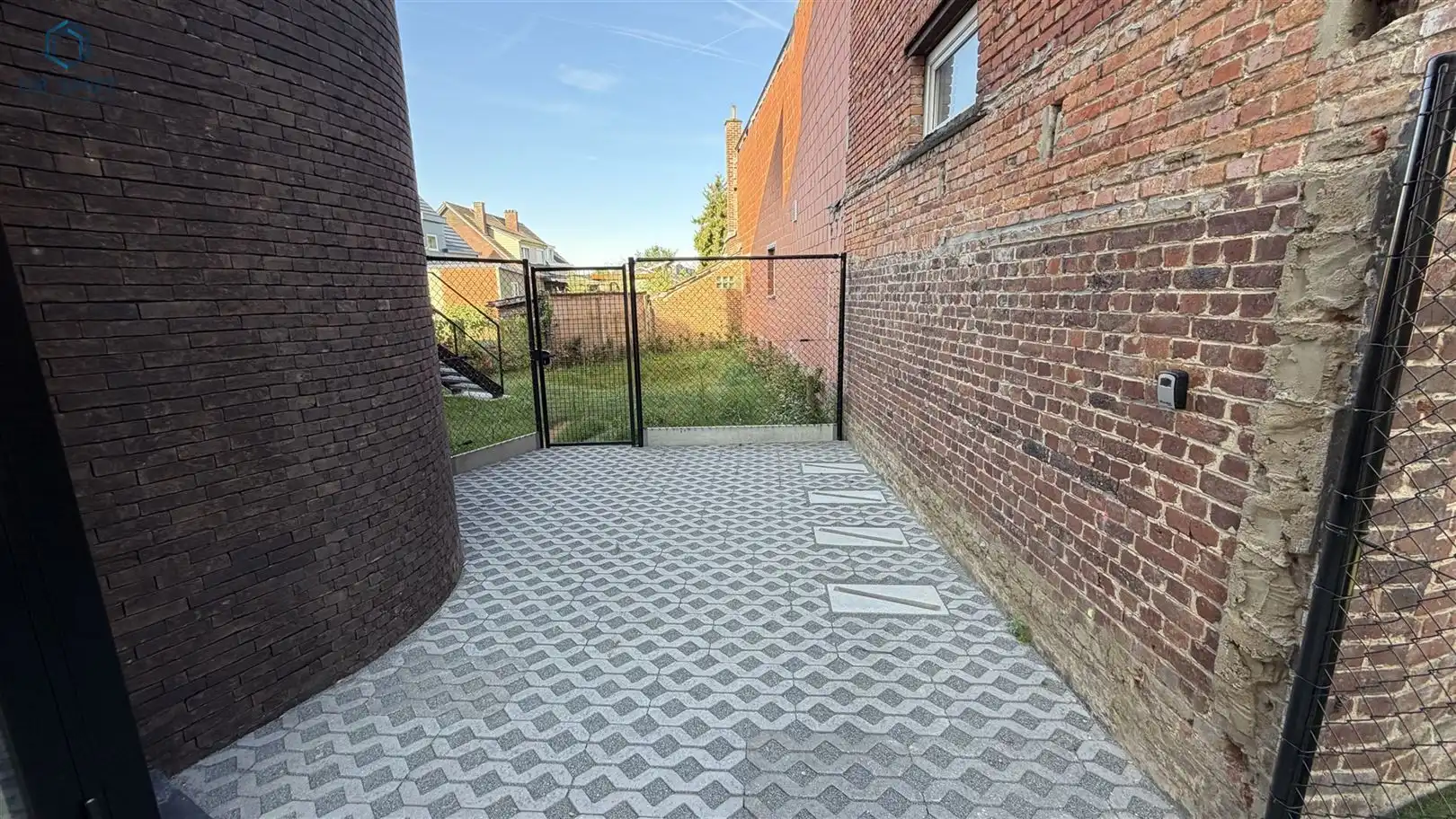 INSTAPKLAAR DAKAPPARTEMENT MET 2 SLAAPKAMERS, ZONNEPANELEN & MOGELIJKHEID TOT EXTRA RUIMTE foto 2