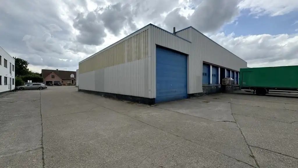 Loods met kantoor te huur nabij E313 in Wommelgem foto 2