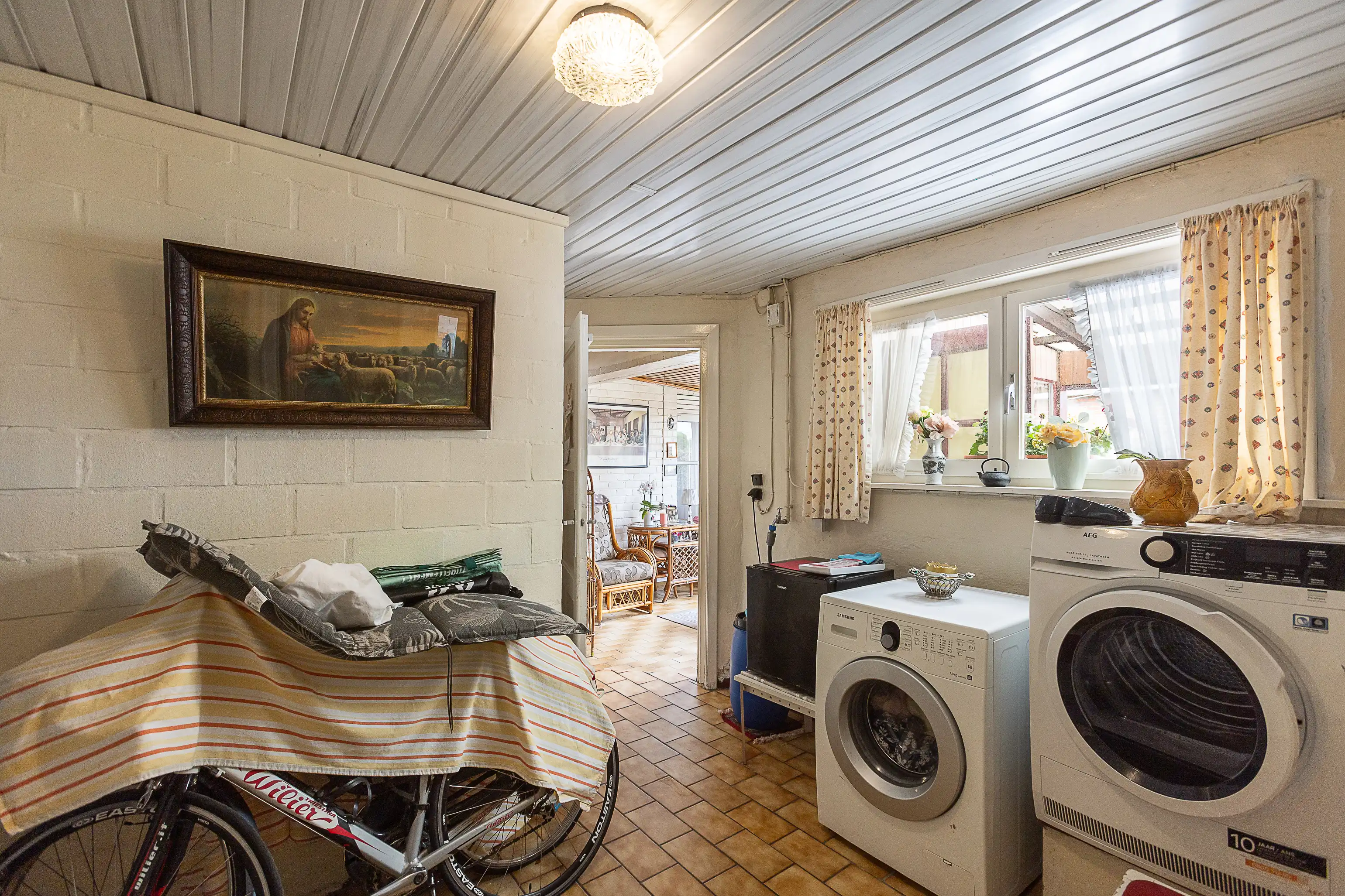 Te renoveren woning met prachtige tuin aan Drongengoedbos foto 11