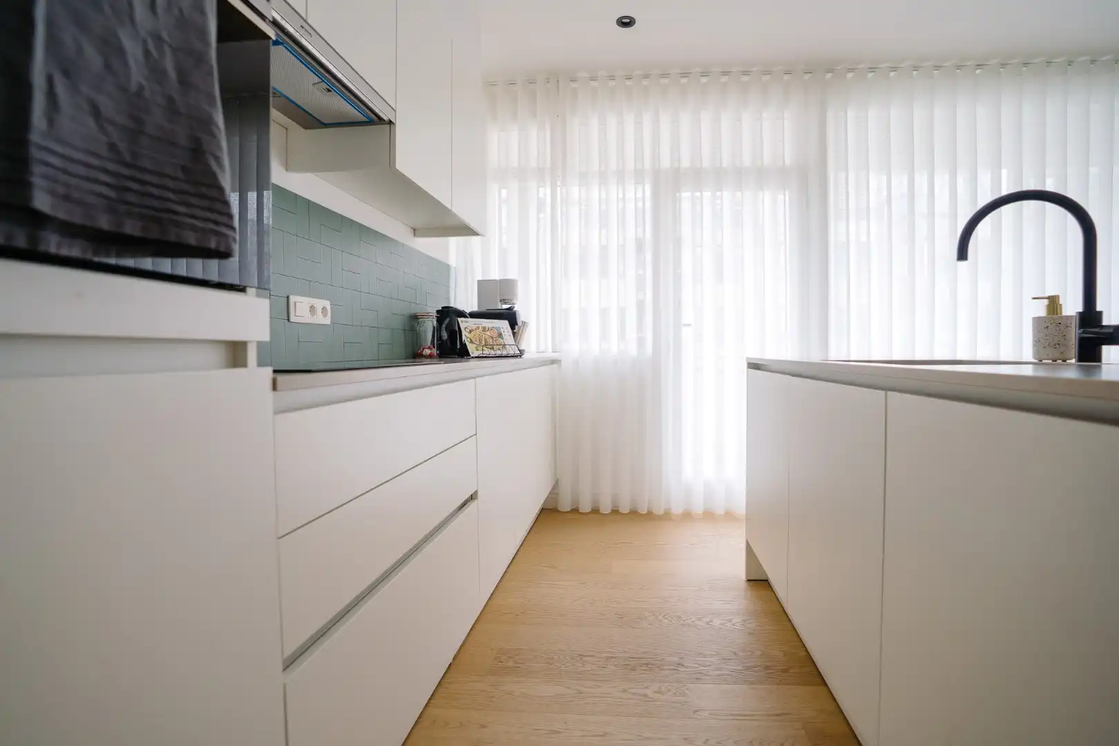 SCHITTEREND VERNIEUWD 3 SLPK APP MET TERRAS OP CENTRALE LIGGING foto 2