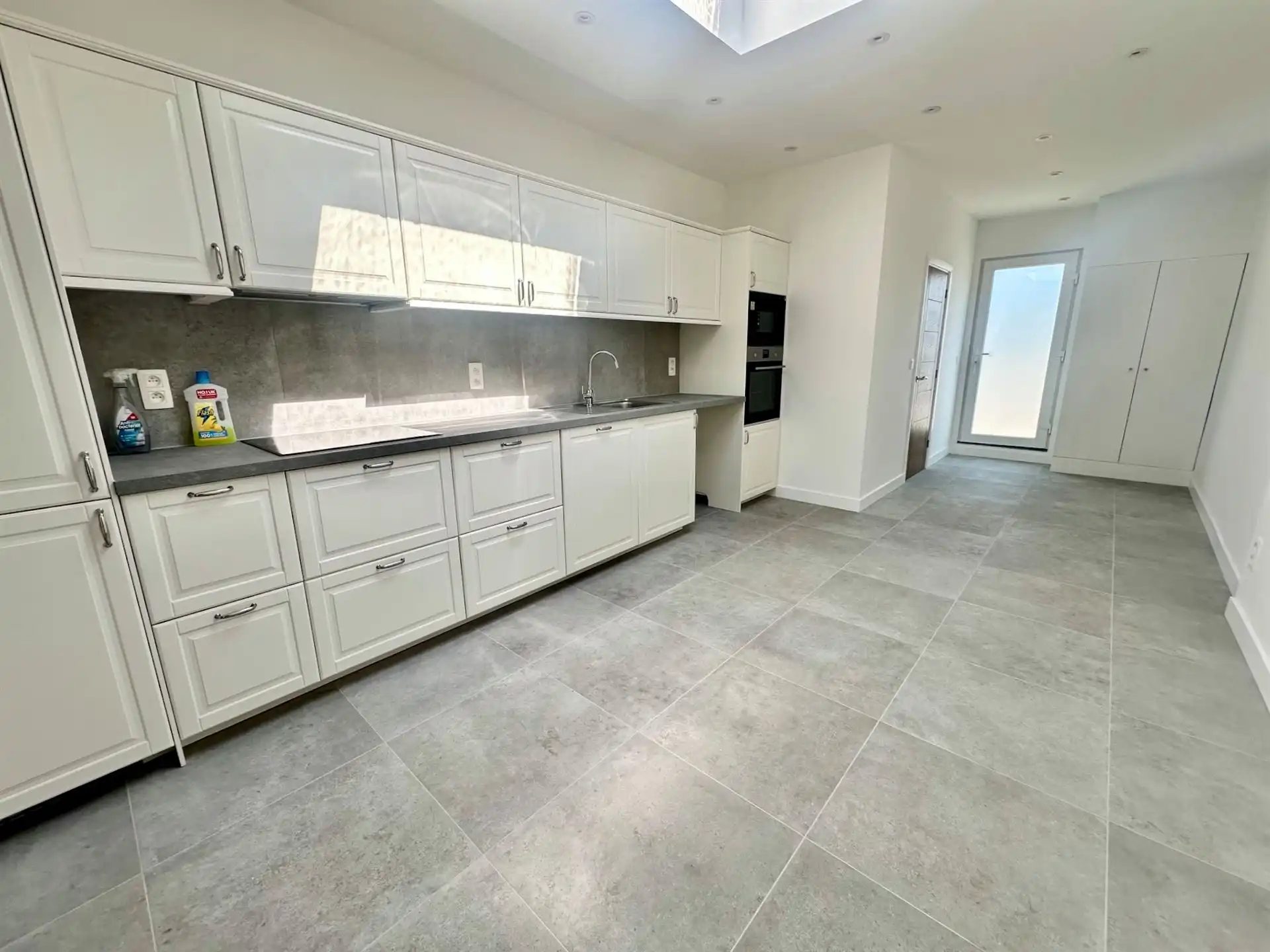Gerenoveerde woning met 2 slaapkamers (garage optioneel). foto 6