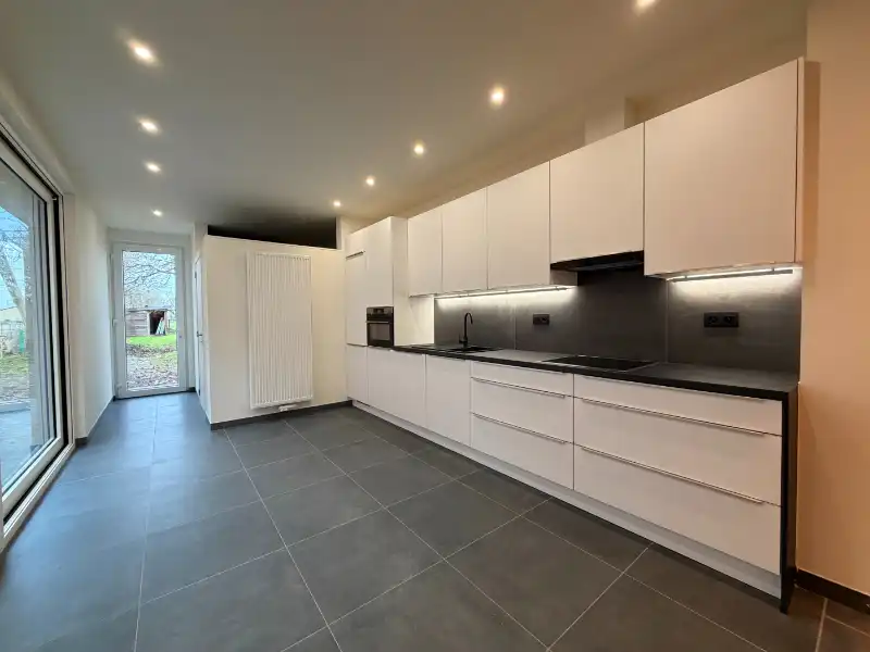 Gerenoveerde halfopen woning te huur in Doornzele foto 5