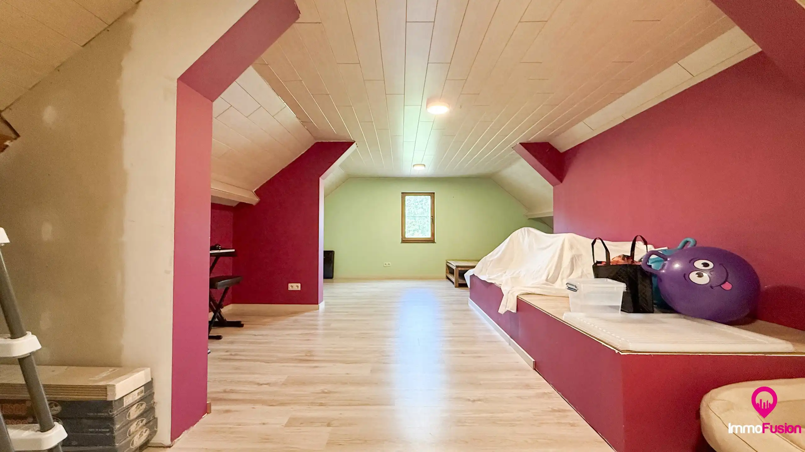 Charmante woning met 5 slaapkamers op een ruim perceel! foto 30
