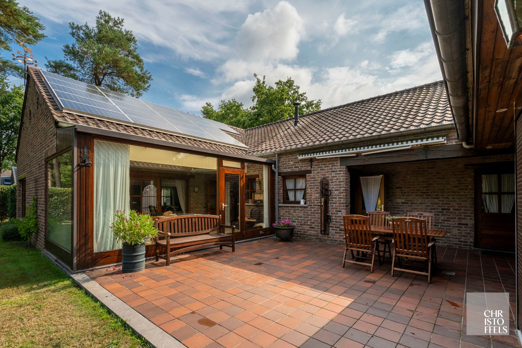 Landhuis met zwembad (243m²) in bosrijke omgeving te Maasmechelen! foto 15
