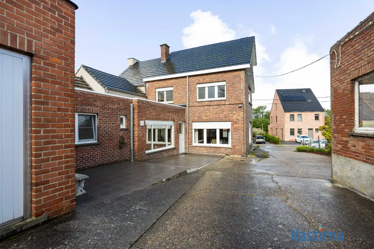 Woning met opslagruimte en grond op strategische ligging foto 19